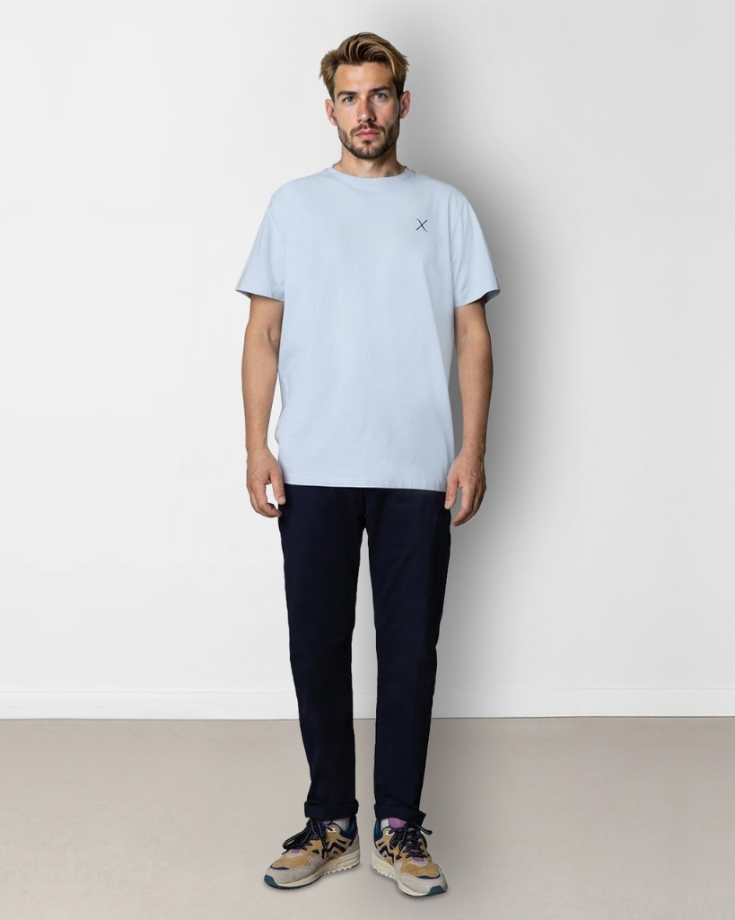 Clean Cut Cross Logo Organic T-Shirt Lyseblå