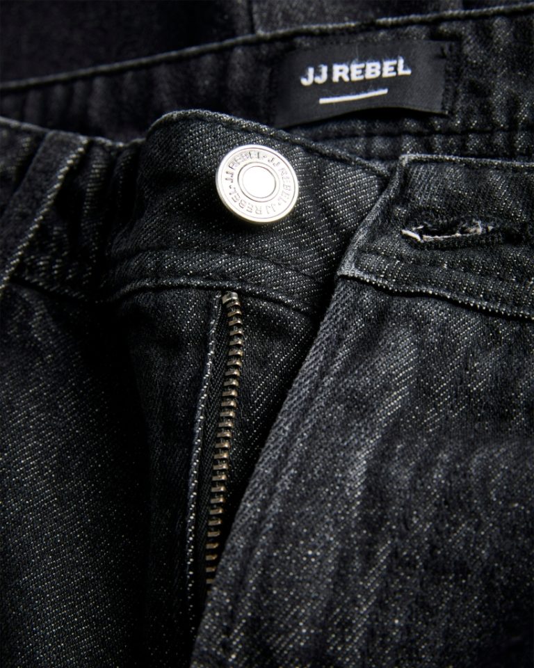 35981