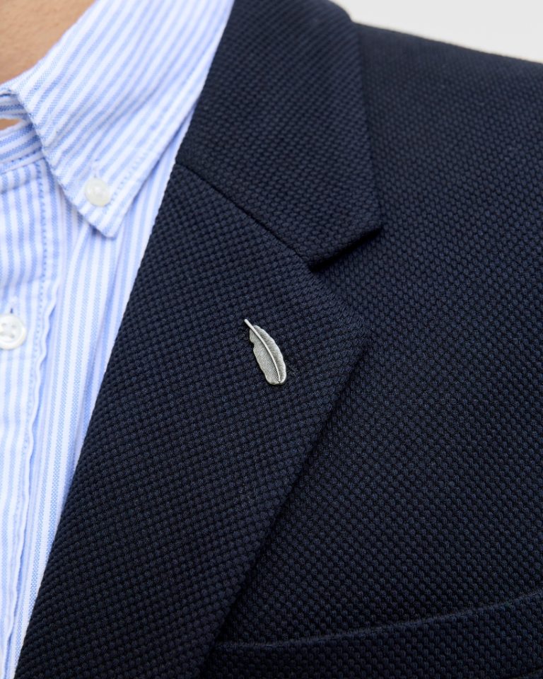 36568