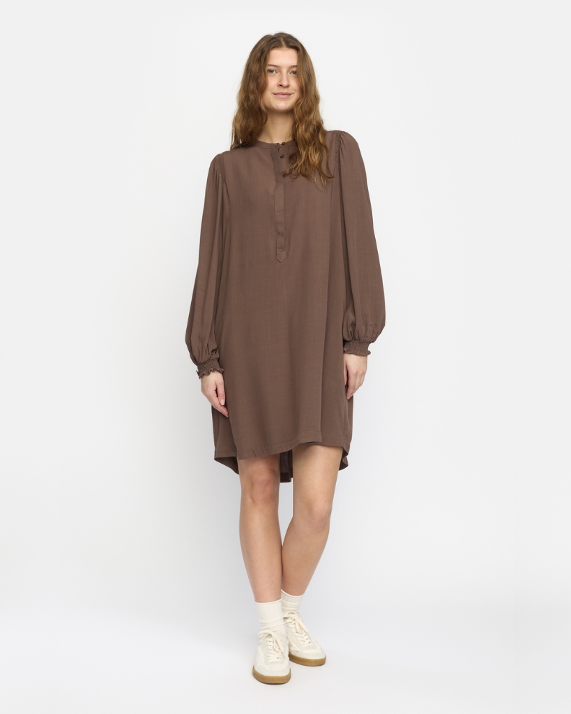 Soft Rebels Anne Mayson Kjole Brun