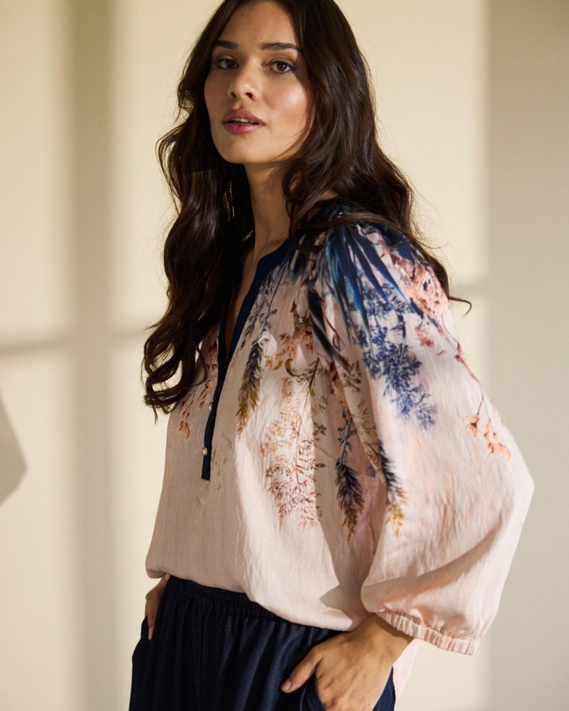 In Front Judith Bluse