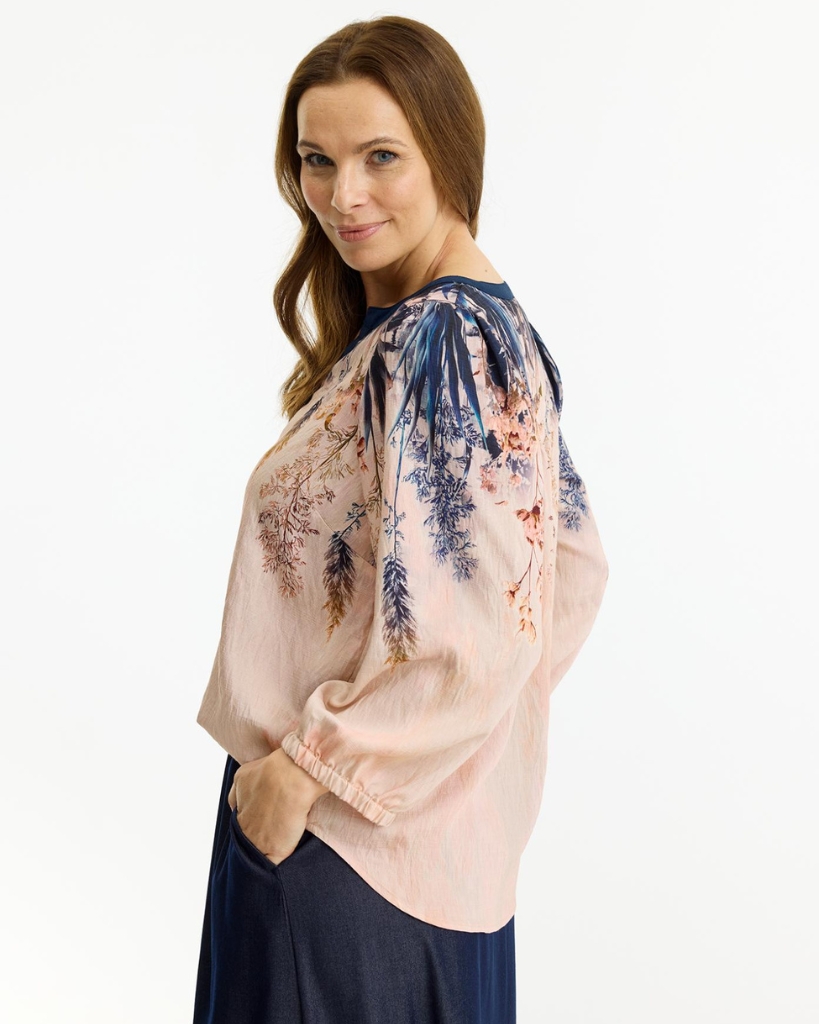 In Front Judith Bluse